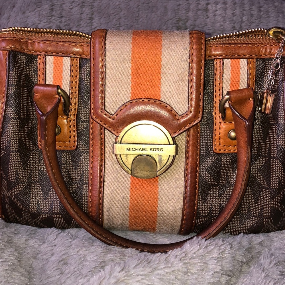 Micheal Kors purse